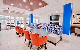 Holiday Inn Express Hotel & Suites Chester By Ihg